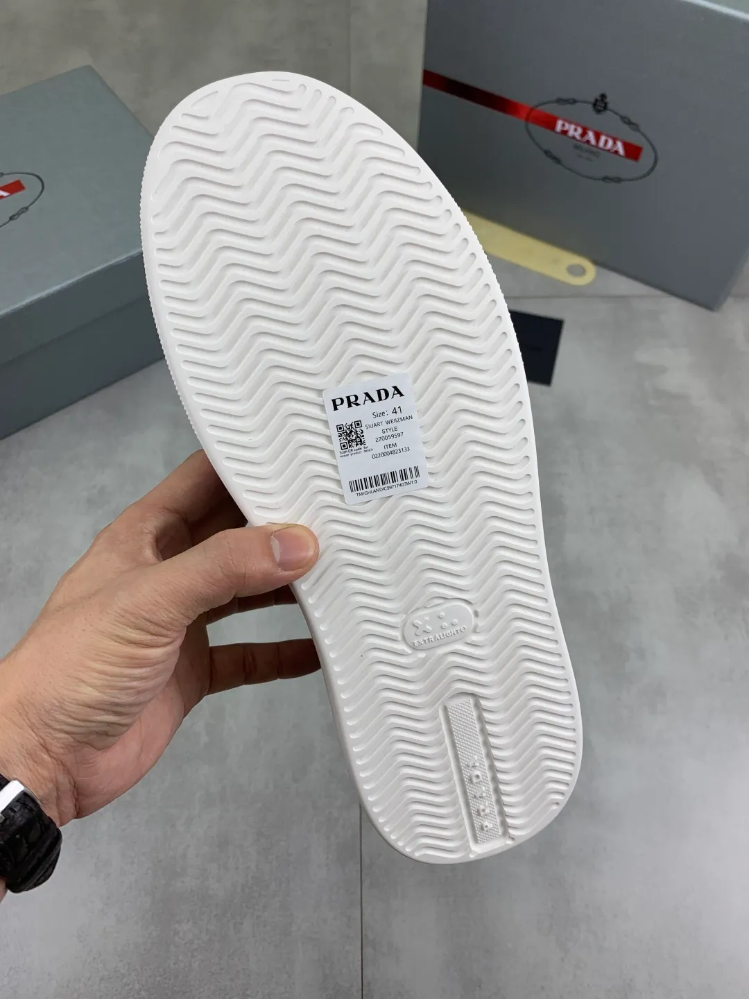 Men's shoes 💰P580💰 [New style] High version official website popular models are on the market, 🆘 Trendy brand (Prada) mainly promotes popular models, avant-garde and versatile fashion men's shoes private version mold opening, cowhide surface splicing 1:1.. Fashionable and simple, original imported cowhide lining cowhide feet; the atmosphere and personality are more fashionable, eye-catching and pursuing class. It will subvert the old idea and be a must-have for fashion trendsetters with you! Must keep it for yourself! Tall and comfortable, large and low, high-end quality workmanship. Size: 38-44 6️⃣colors available.